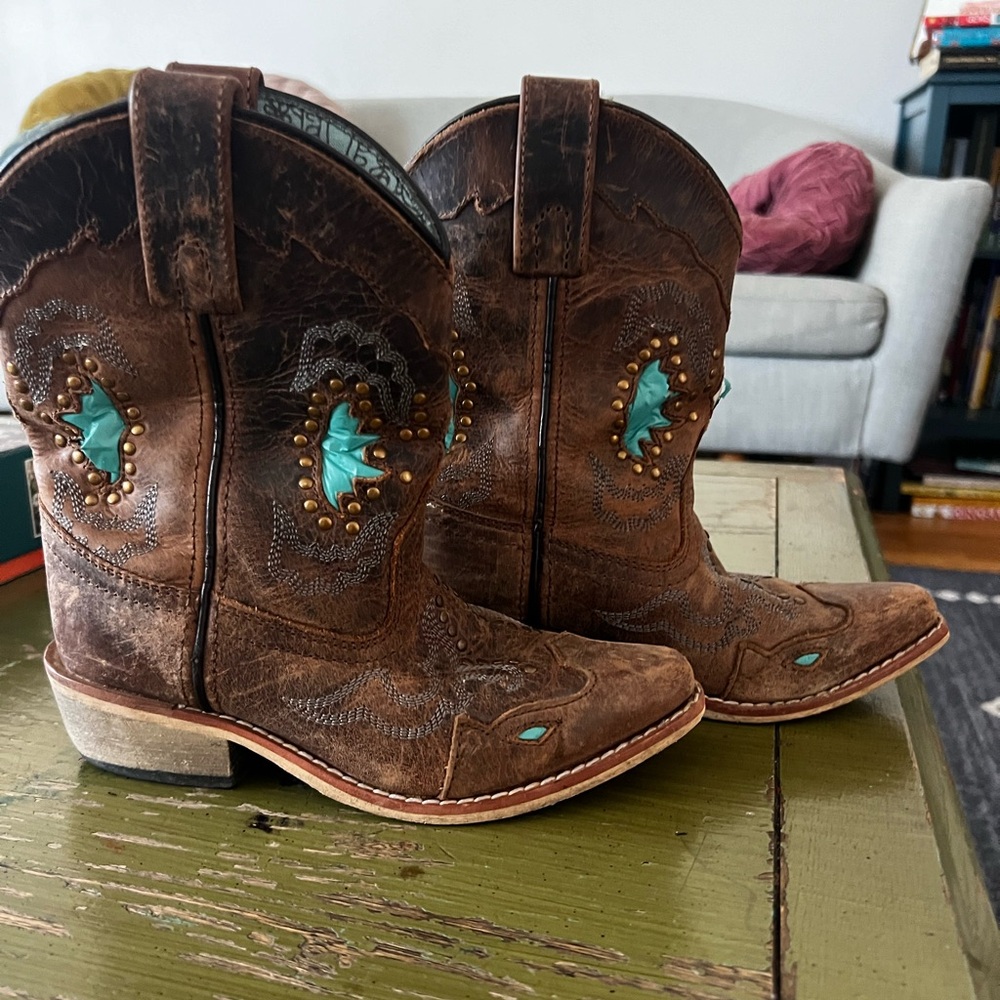 Smoky Mountain kid boots size 12.